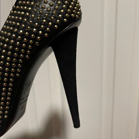 Gold studded pumps   - Picture 6 of 8